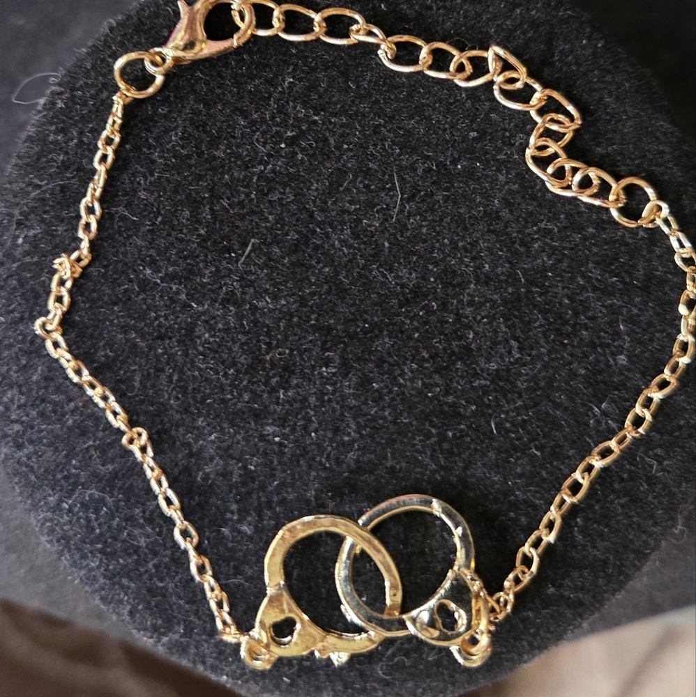 Gold Plated Interlocking Handcuff Fun Bracelet - Picture 4 of 4